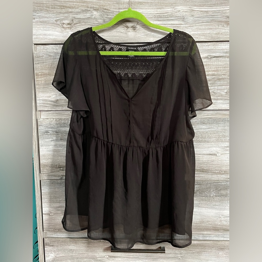 Torrid Black Crochet Back flowy blouse 2x